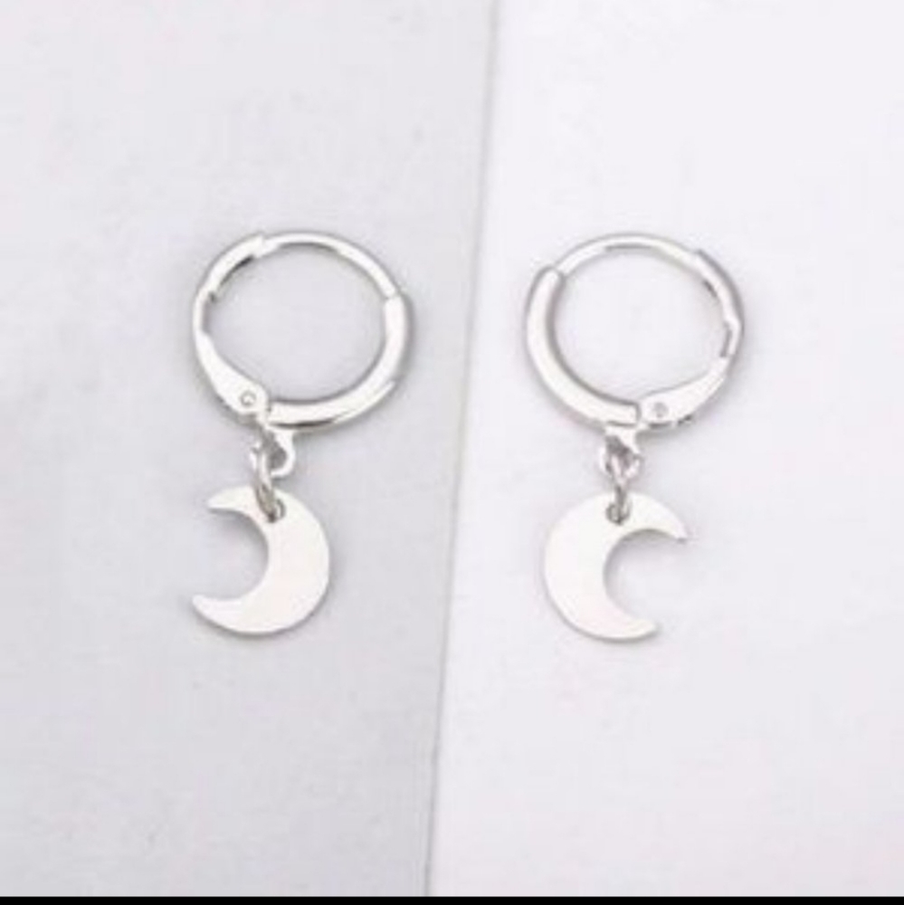 🌙Moon huggie earrings